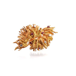 Broche CHAUMET en or jaune, rubis et diamants - Castafiore