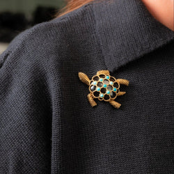 Broche Clip BOUCHERON Tortue en or jaune, turquoises et diamants - Castafiore
