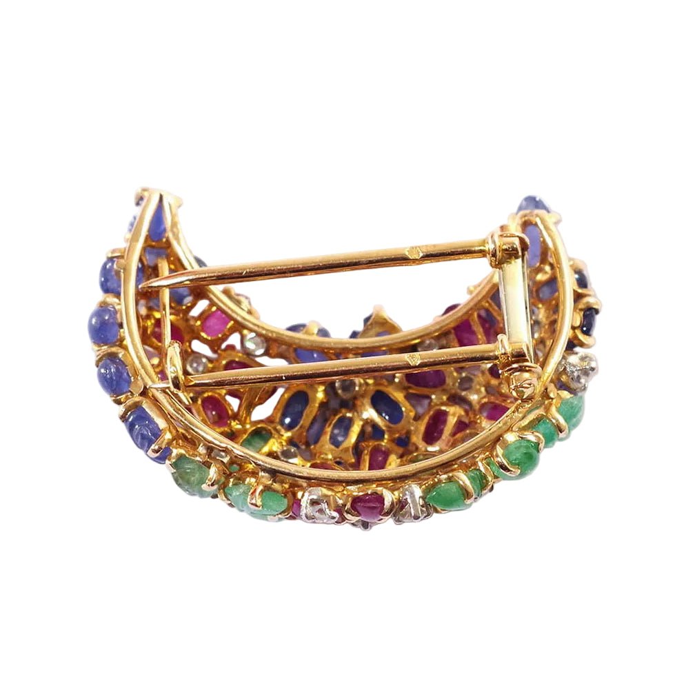Broche Clip en or jaune, platine, saphirs, rubis, émeraudes et diamants - Castafiore