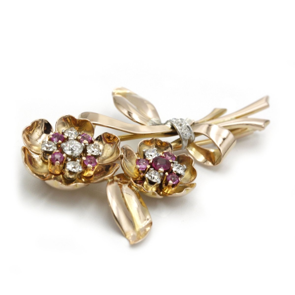 Broche Clip en or, platine, rubis et diamants - Castafiore