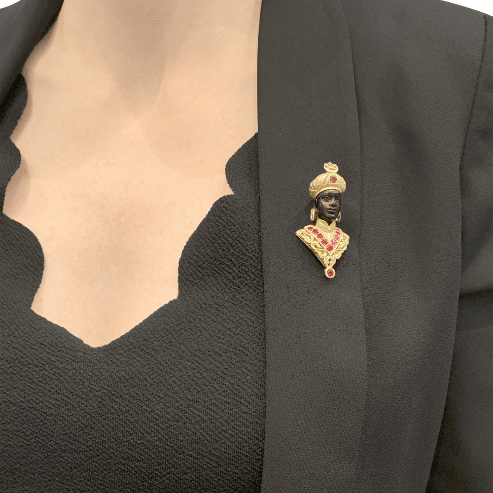 Broche Clip G.NARDI "Moretto" en or jaune, rubis et ébène - Castafiore