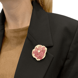 Broche Clip "Pensée" en or jaune, rubis et diamants - Castafiore