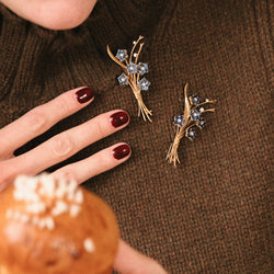 Broche Clip VAN CLEEF & ARPELS "Bouquet de fleurs" en or jaune et saphirs - Castafiore