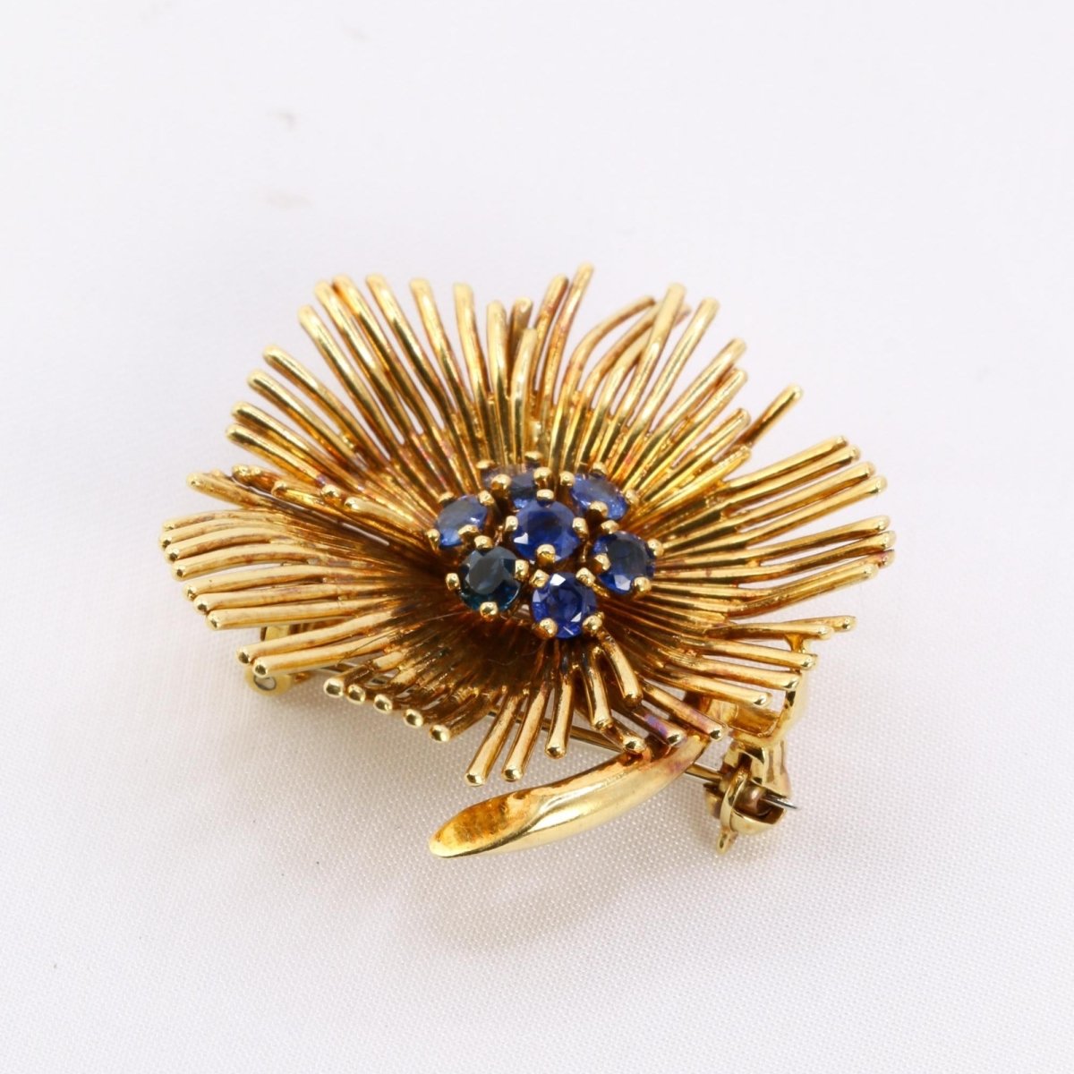 Broche Clip Van Cleef & Arpels en or jaune et saphirs - Castafiore