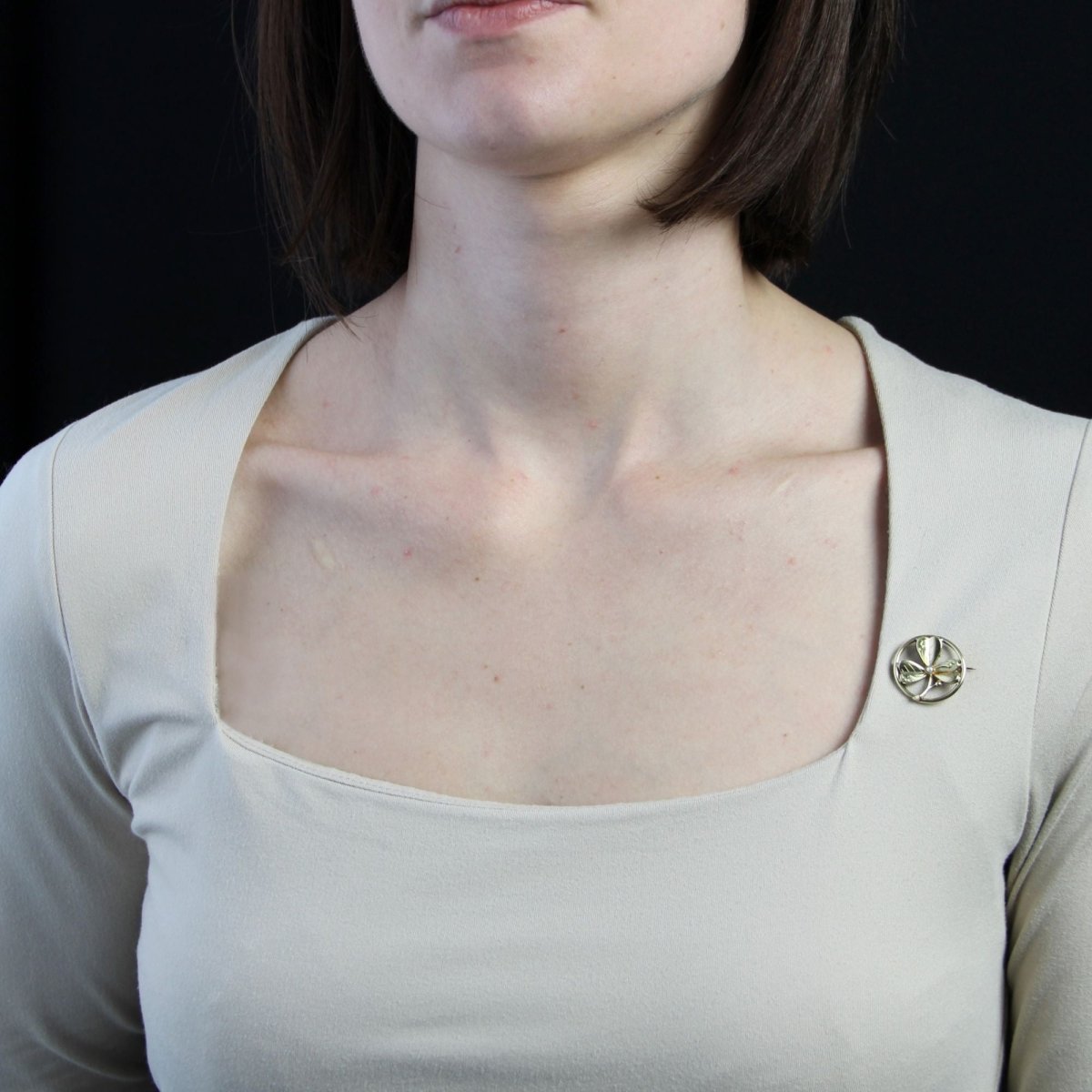 Broche de col or jaune trèfle perle - Castafiore