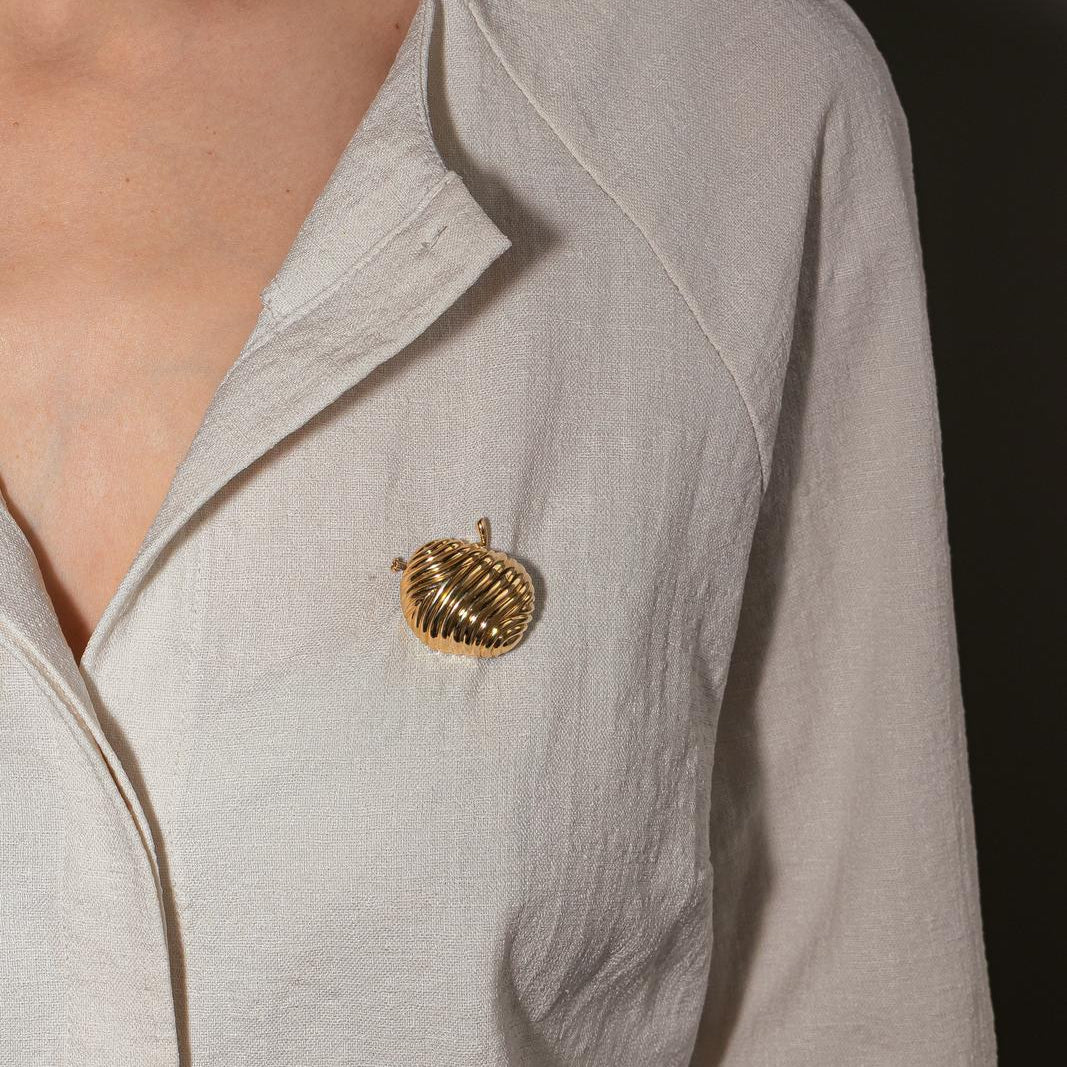 Broche Double Épingle BOUCHERON "Pomme" en or jaune - Castafiore