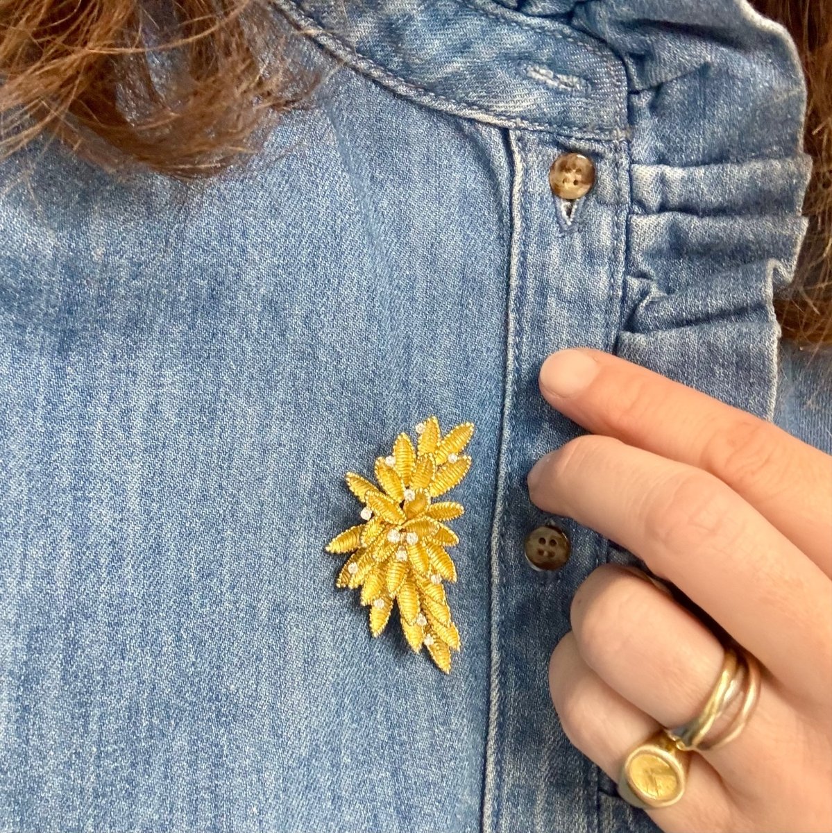 Broche EDOUARD RICHARDS Feuillage en or jaune et diamants - Castafiore
