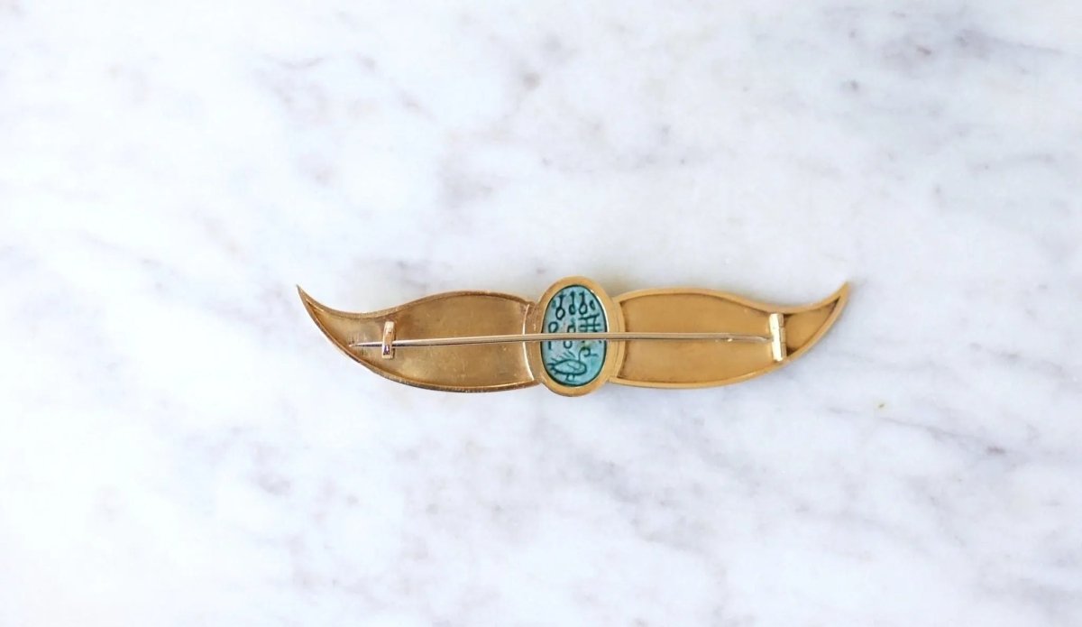 Broche Egyptomanie Or et Scarabée Amulette Fritte - Castafiore