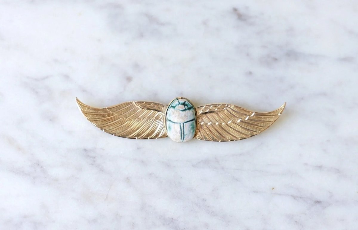 Broche Egyptomanie Or et Scarabée Amulette Fritte - Castafiore