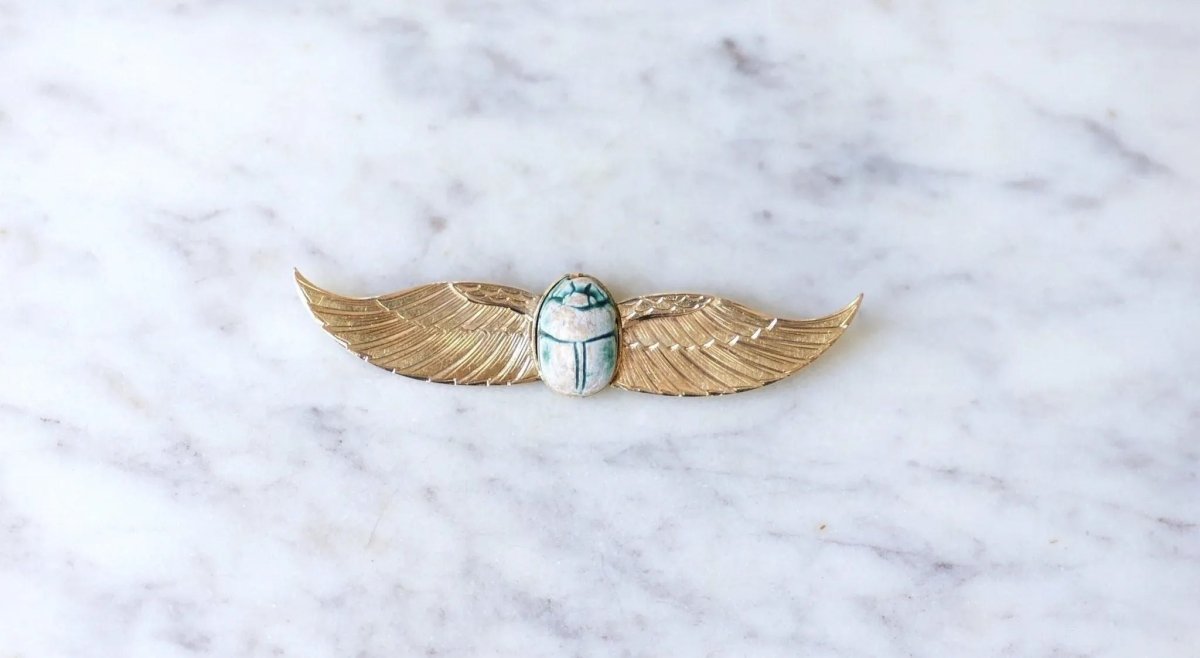 Broche Egyptomanie Or et Scarabée Amulette Fritte - Castafiore