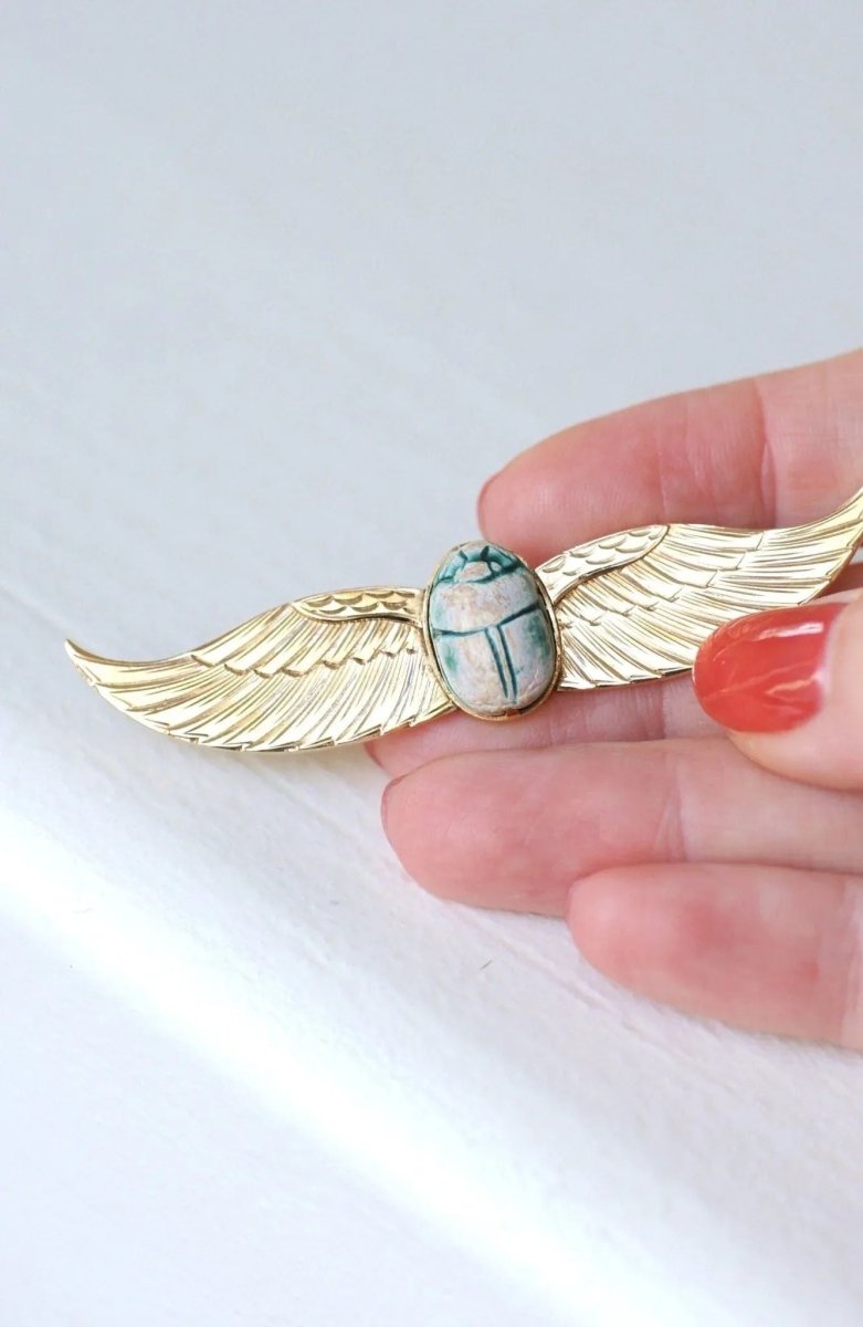 Broche Egyptomanie Or et Scarabée Amulette Fritte - Castafiore