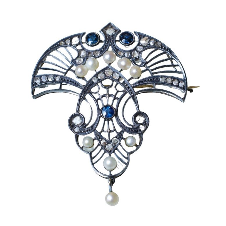 Broche en or, argent, perles, saphirs et diamants - Castafiore
