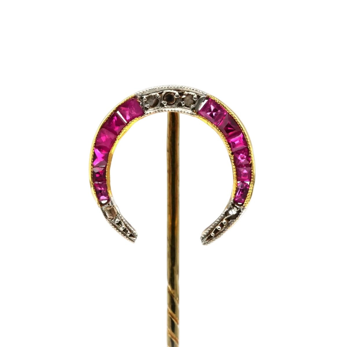 Broche en or jaune, rubis et diamants - Castafiore