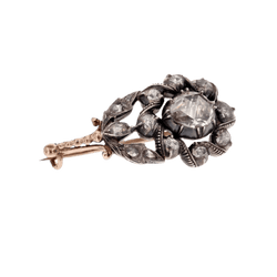 Broche en or rose, argent et diamants - Castafiore