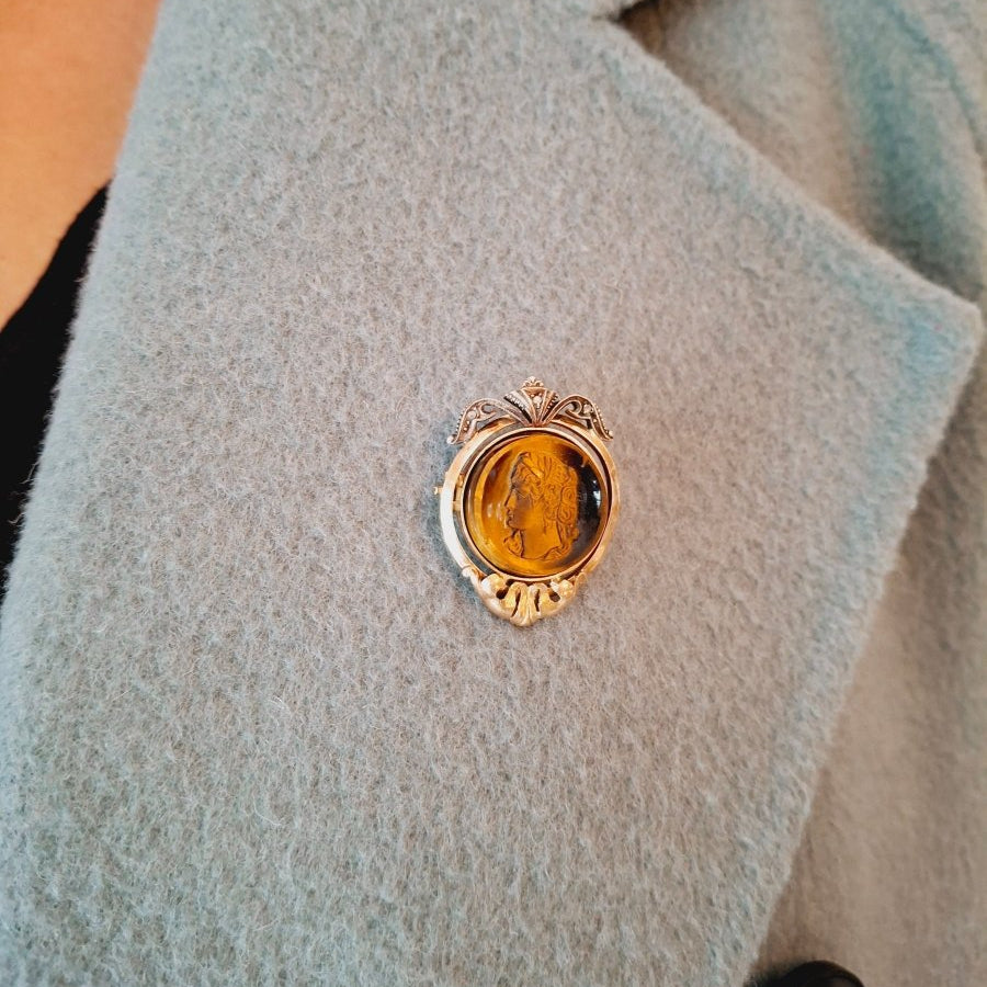 Broche en or rose et blanc oeil de tigre - Castafiore