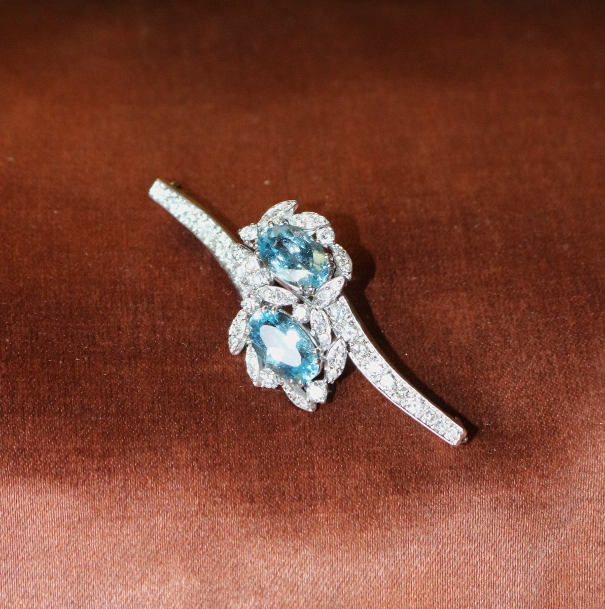 Broche Épingle en or blanc, aigues-marines et diamants - Castafiore