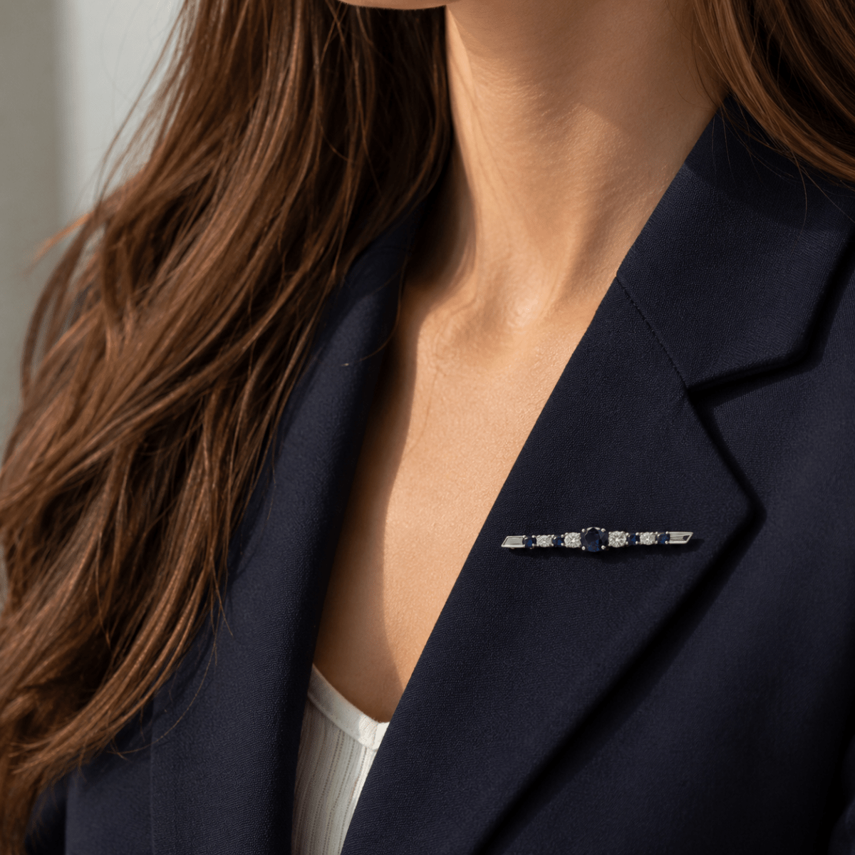 Broche Épingle en or blanc, saphirs et diamants - Castafiore
