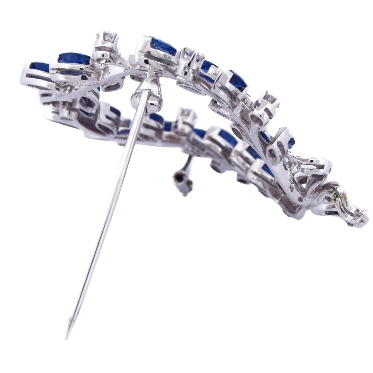 Broche Épingle en or blanc, saphirs et diamants - Castafiore