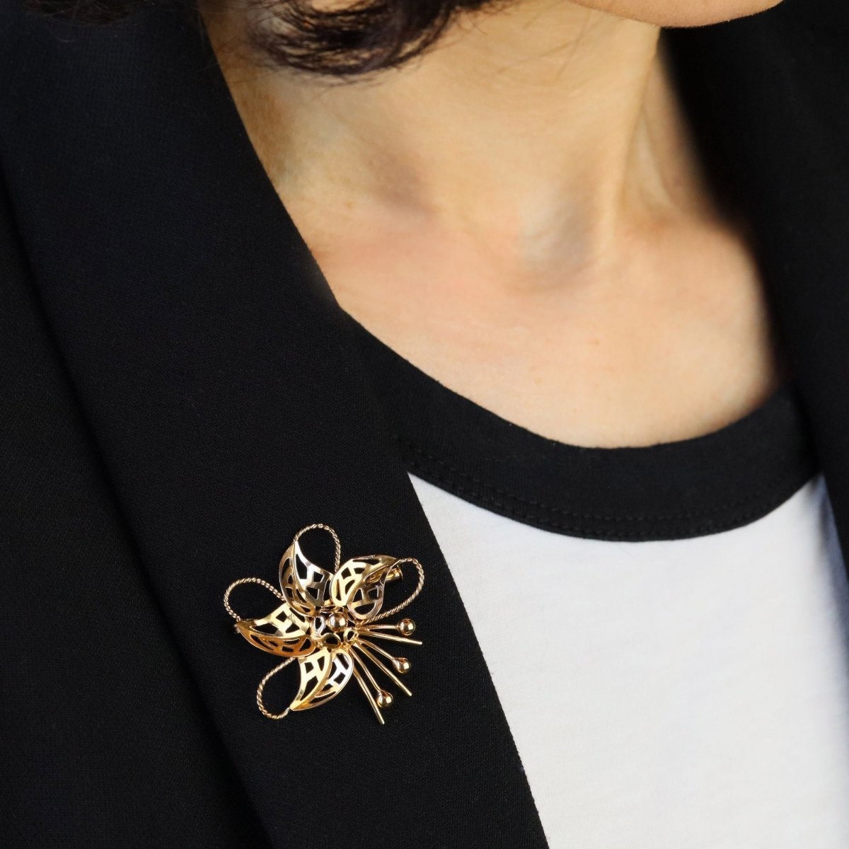 Brooch vintage gold stylized flower