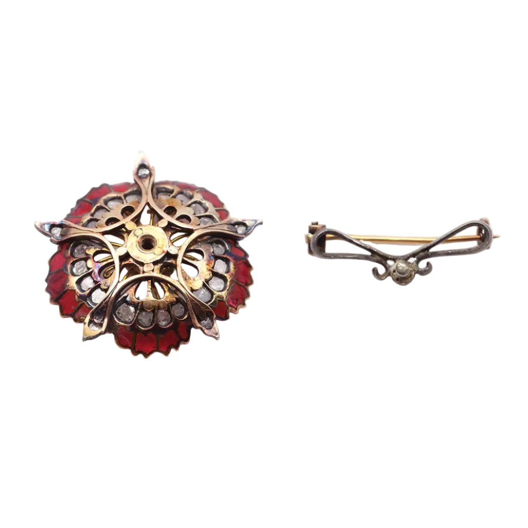 broche Épingle en or jaune, argent, émail et diamants. - Castafiore