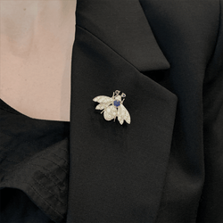 Broche Épingle en or jaune, argent, saphirs et diamants - Castafiore