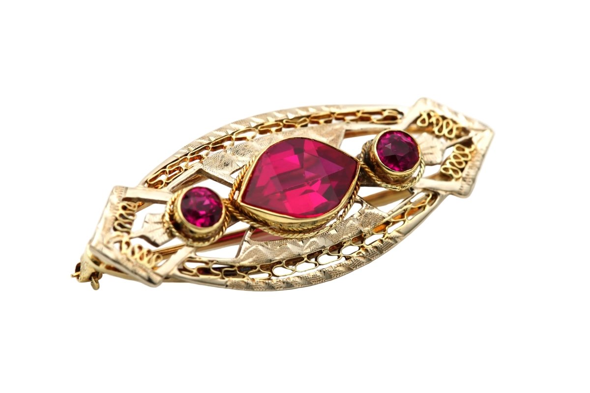 Broche Épingle en or jaune et rubis - Castafiore