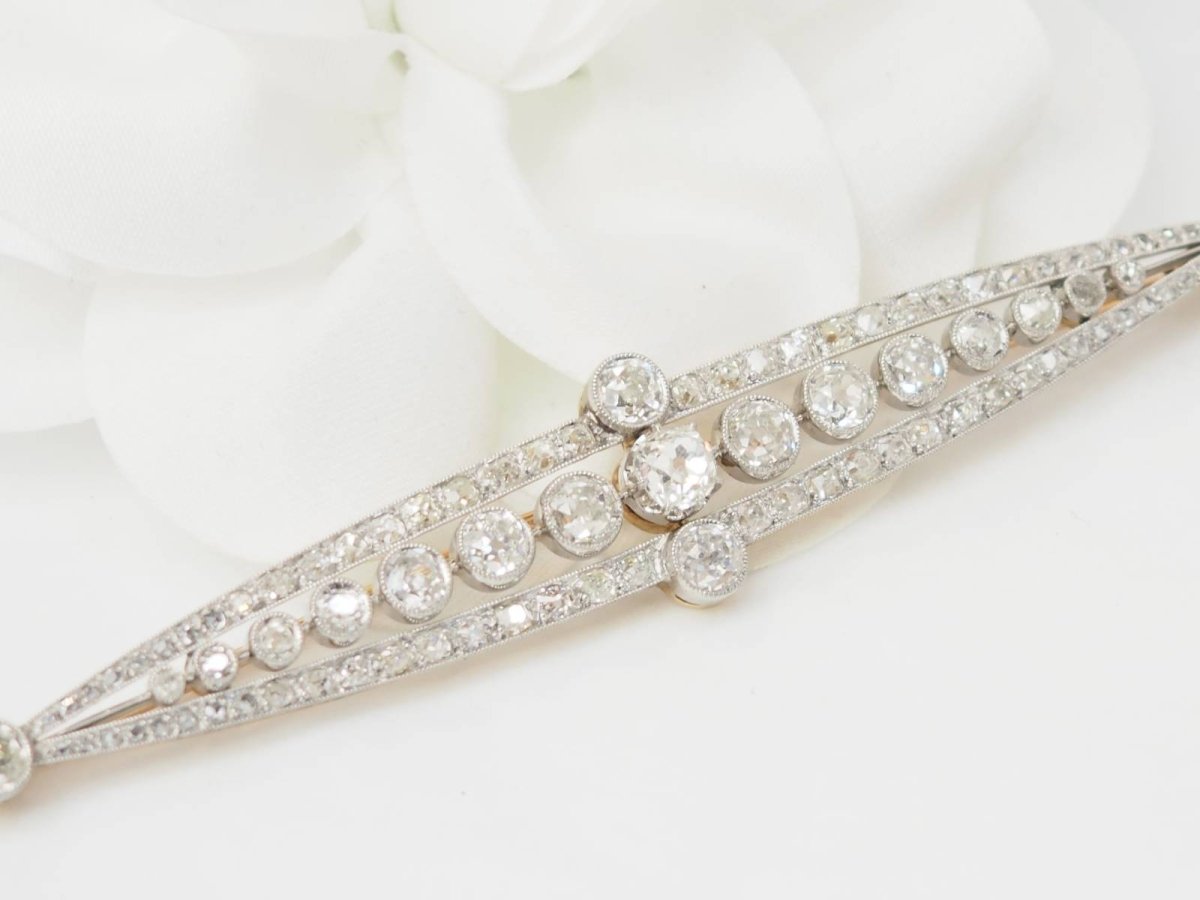 Broche Épingle en or jaune, platine et diamants - Castafiore