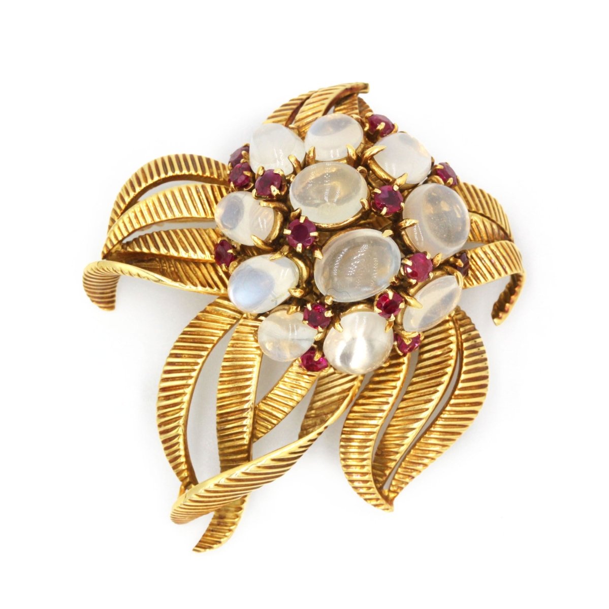 Broche Épingle en or jaune, rubis et pierres de lune - Castafiore