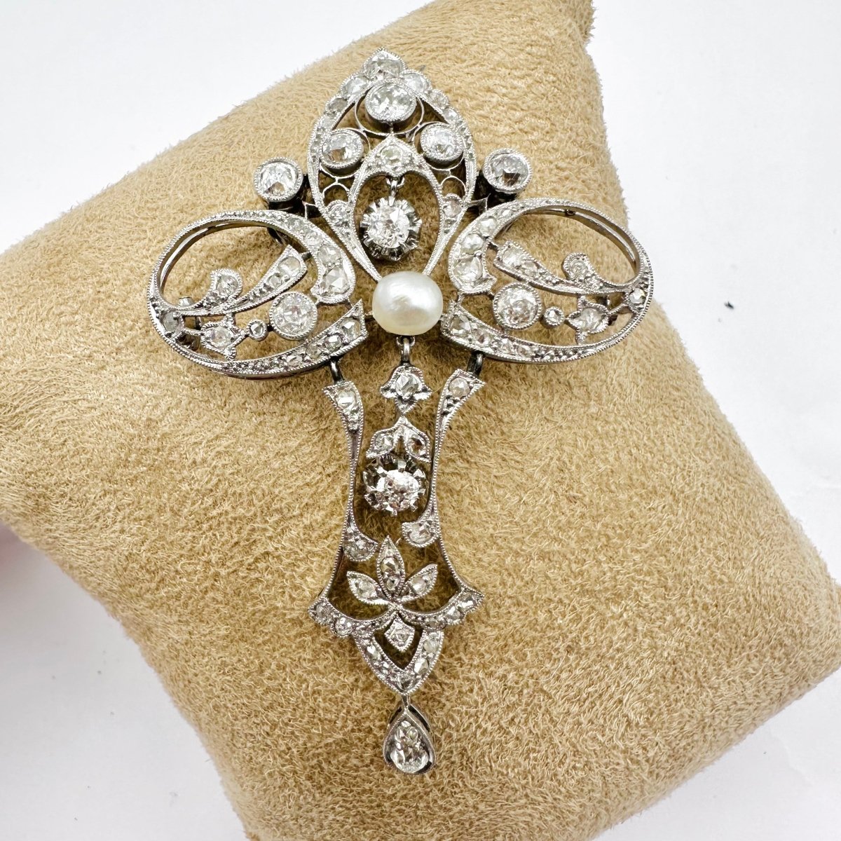 Broche Épingle en platine, perle et diamants - Castafiore