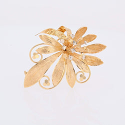 Broche fleur ciselée en or rose et or blanc - Castafiore