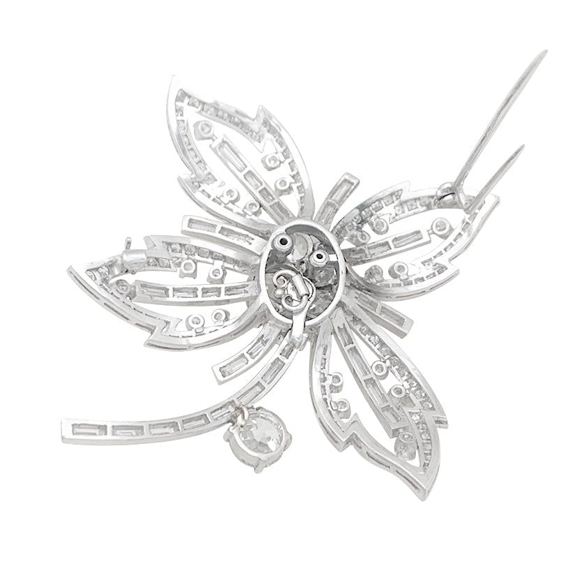 Broche "Fleur" platine, or blanc et diamants - Castafiore