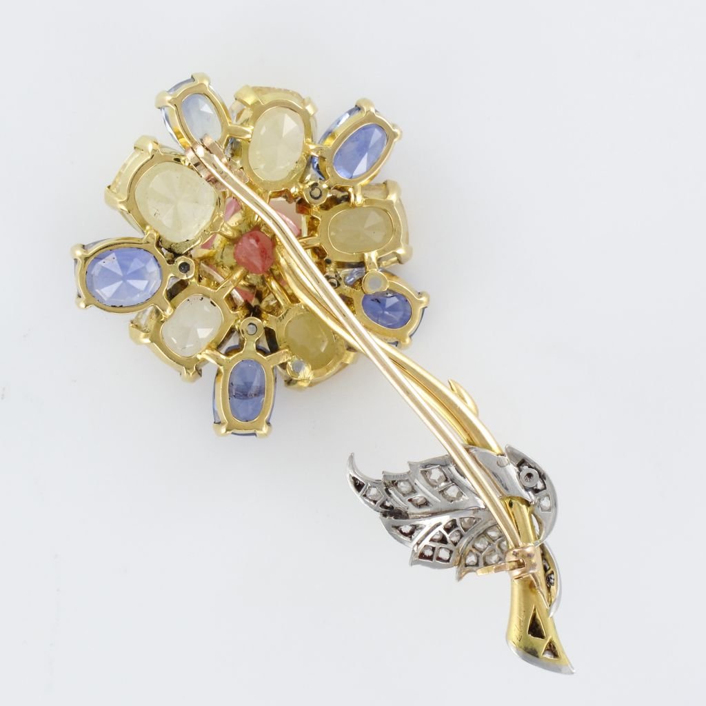 Broche fleur saphirs et diamants - Castafiore