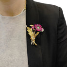 Broche Fleurs en or, saphirs roses et diamants, . - Castafiore