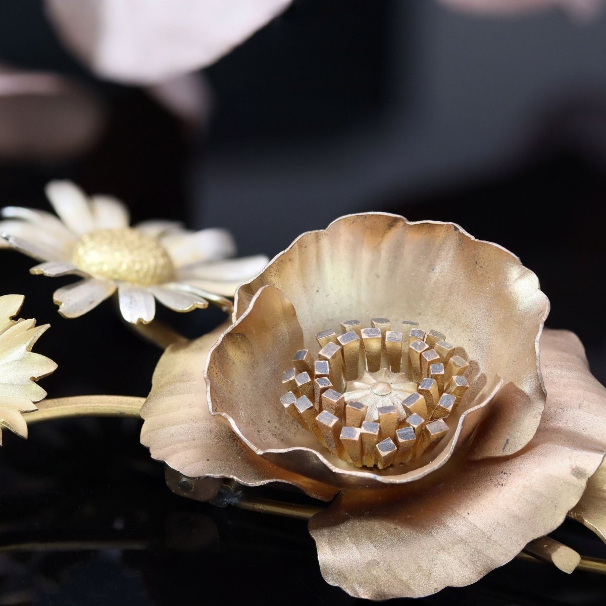Broche GEORGES - RENÉ LECOMTE fleurs sauvages en argent doré et rosé - Castafiore