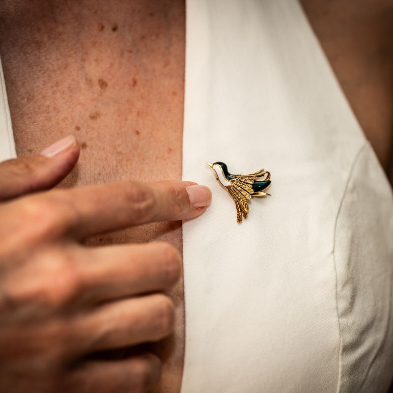 Broche MAUBOUSSIN en or jaune et en émail - Castafiore