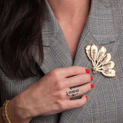 Broche MELLERIO "Eventail" en or jaune, platine et diamants - Castafiore