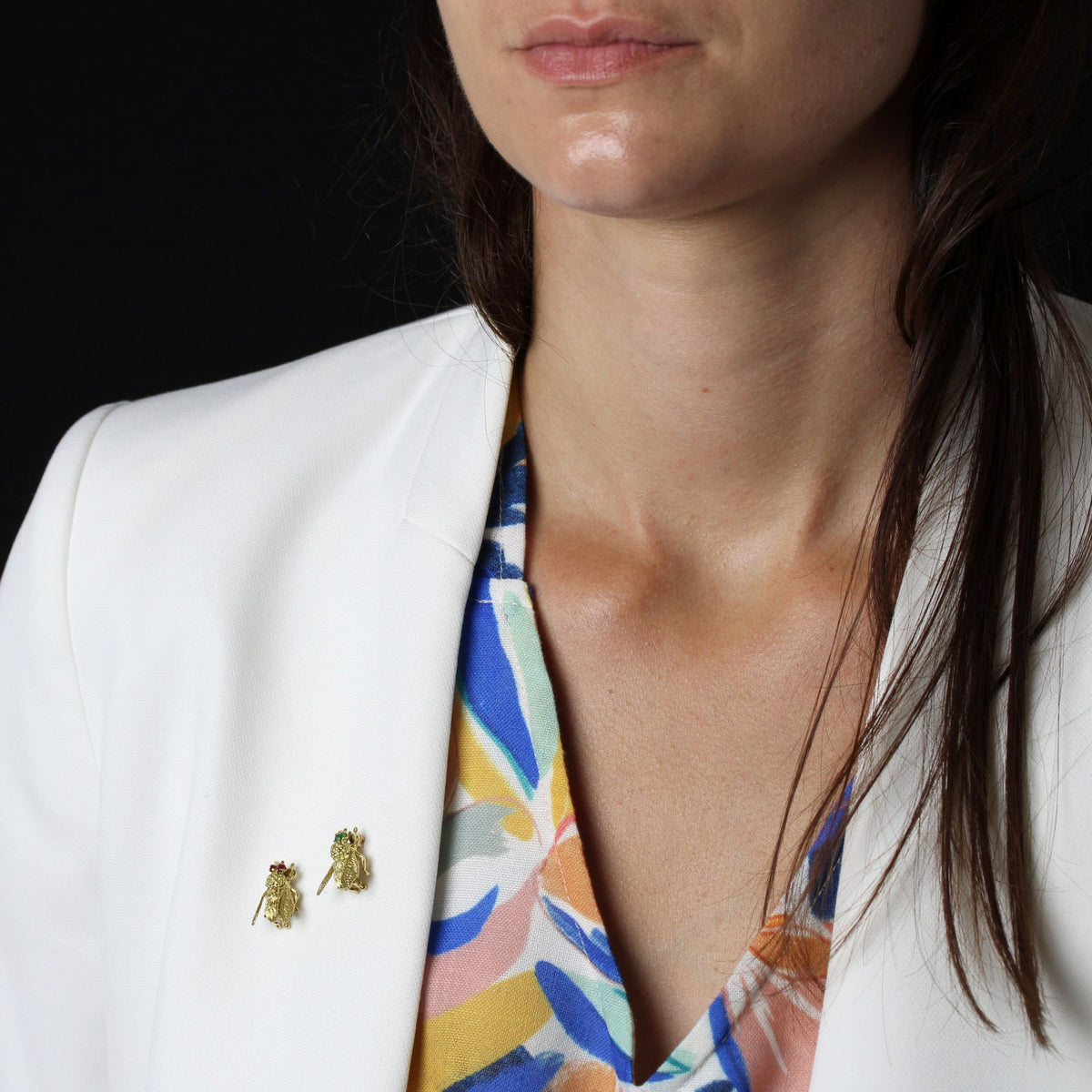 Bee brooch in yellow gold and emeralds