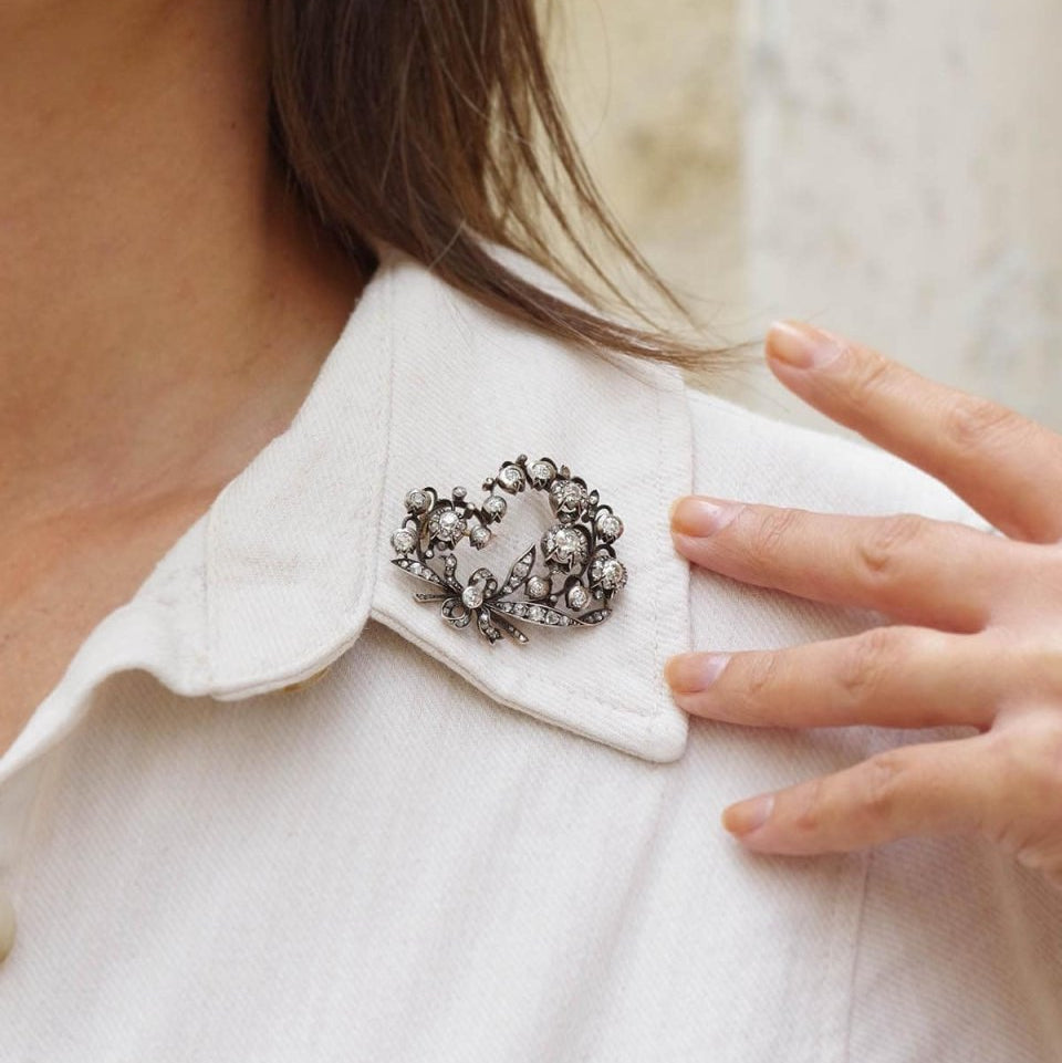 Broche Muguet ancienne en or jaune et argent avec diamants - Castafiore