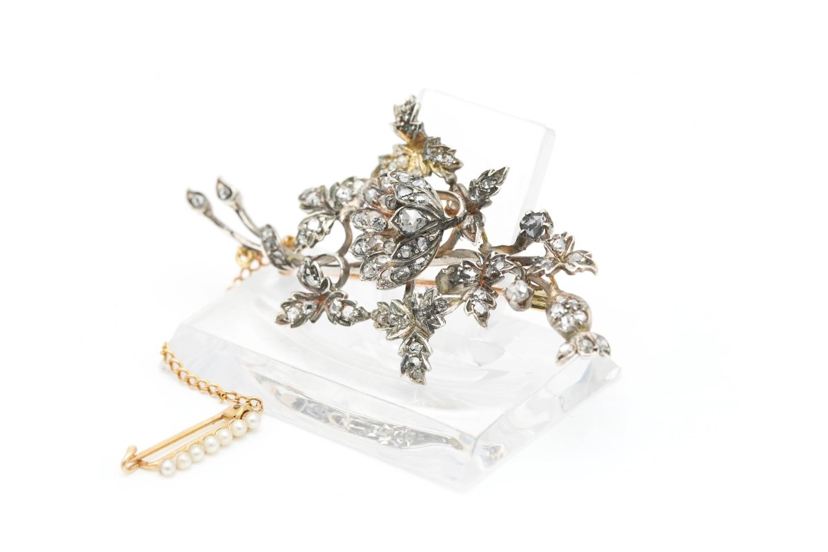 Broche Napoléon III en or jaune, argent, perles et diamants - Castafiore