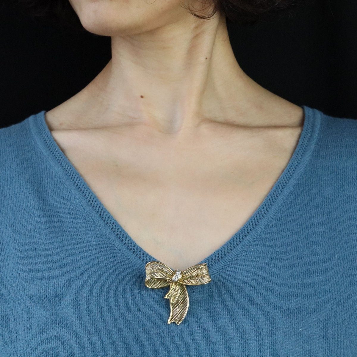 Brooch gold bow and diamonds