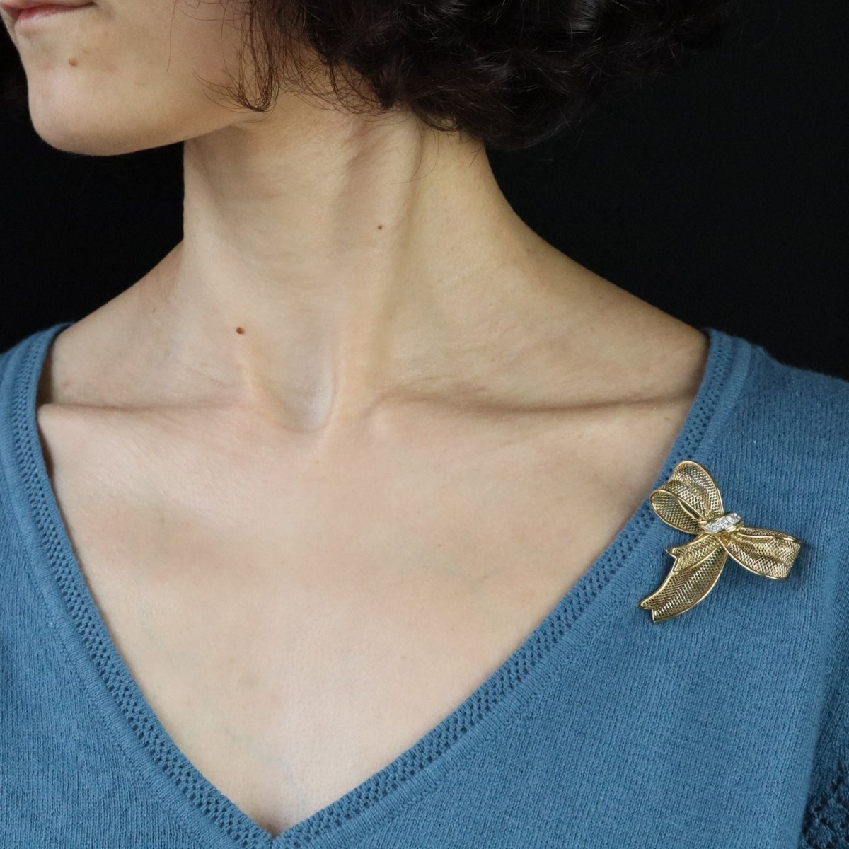Brooch gold bow and diamonds