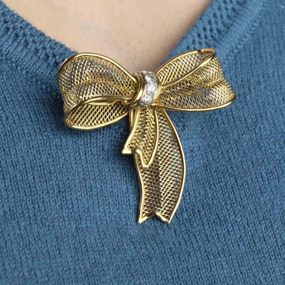 Brooch gold bow and diamonds