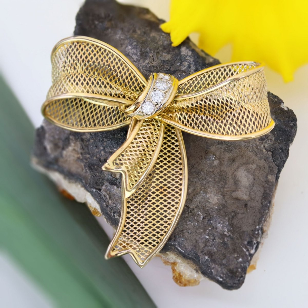 Brooch gold bow and diamonds