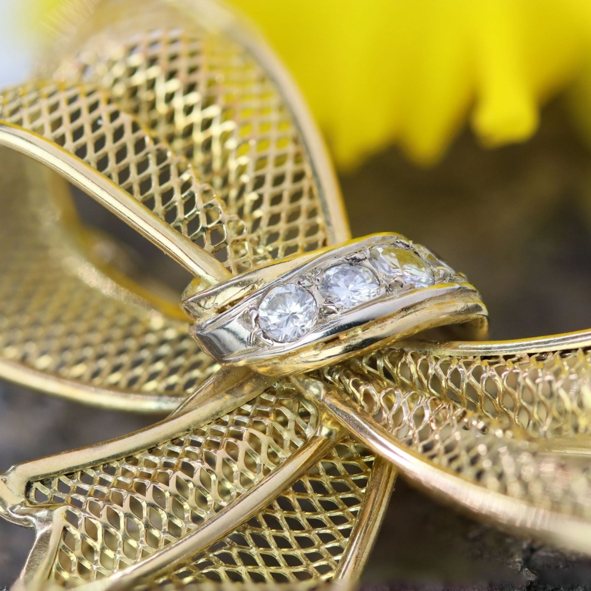 Brooch gold bow and diamonds