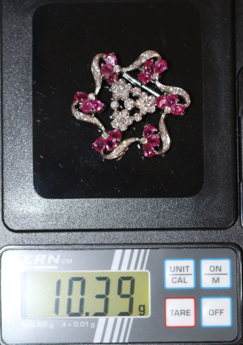 Broche Or Blanc Motif Fleur Tourbillonnant - Castafiore
