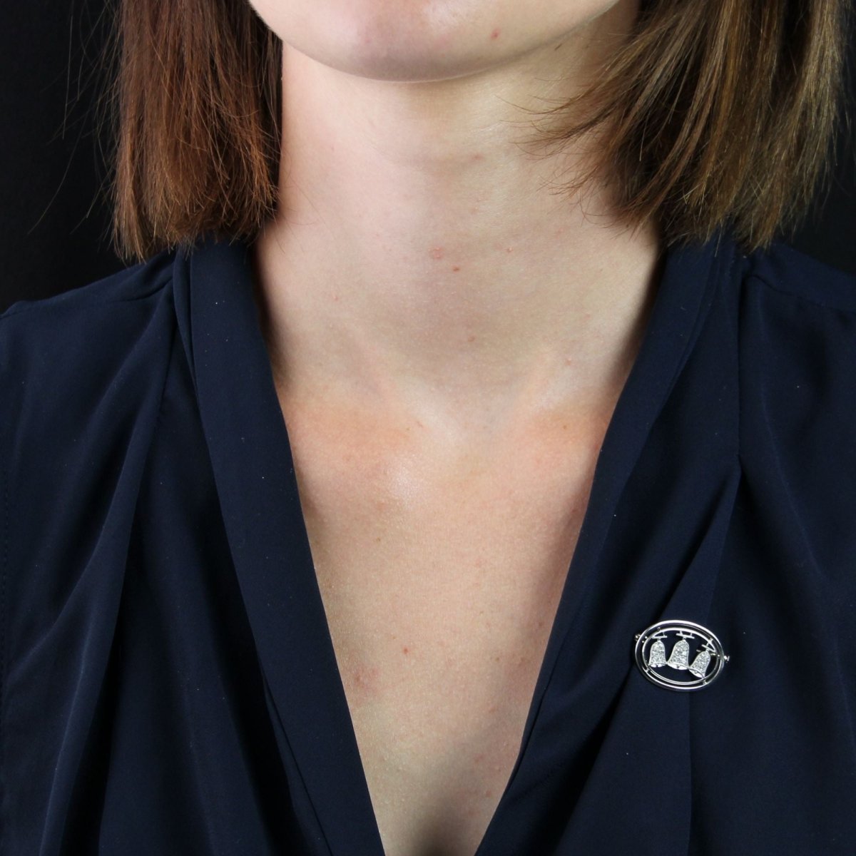 Broche ovale et ses cloches diamantées - Castafiore