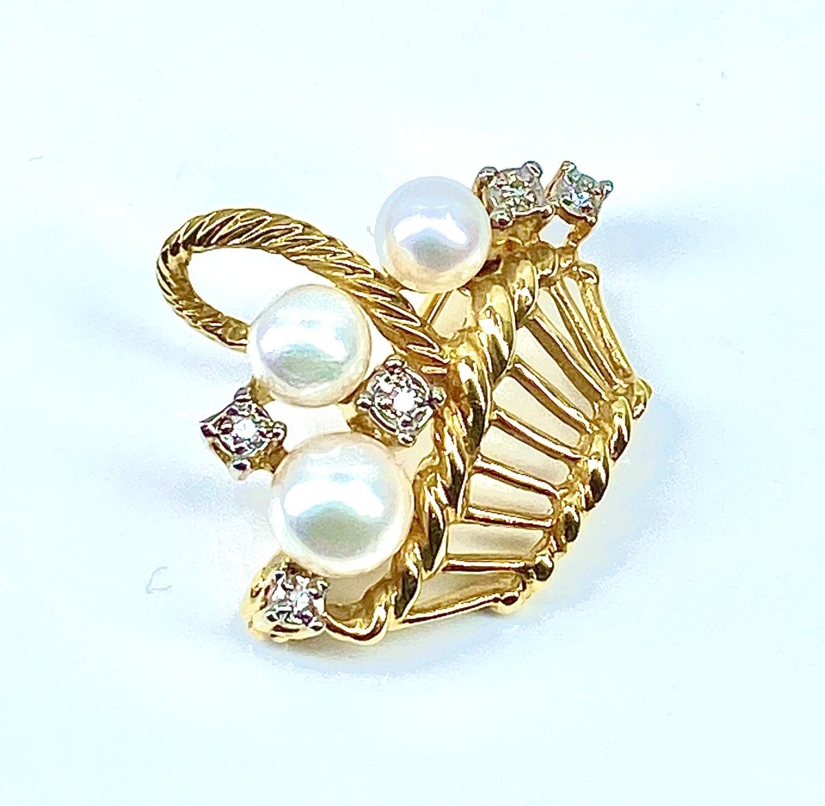 Broche panier en or jaune 18 carats, 3 perles et 5 diamants - Castafiore