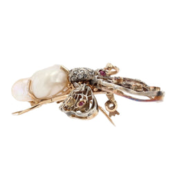 Broche PAPILLON Articulé en or jaune perle baroque diamants saphirs rubis - Castafiore