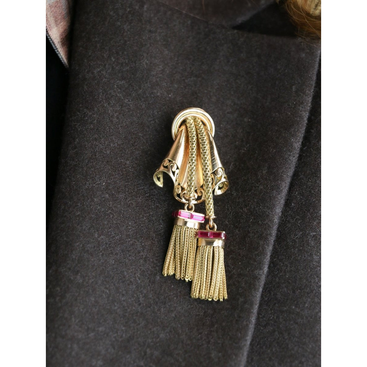 Broche passementerie or jaune rubis calibrés - Castafiore