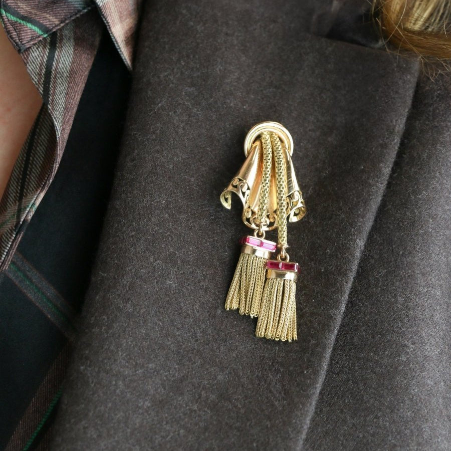 Broche passementerie or jaune rubis calibrés